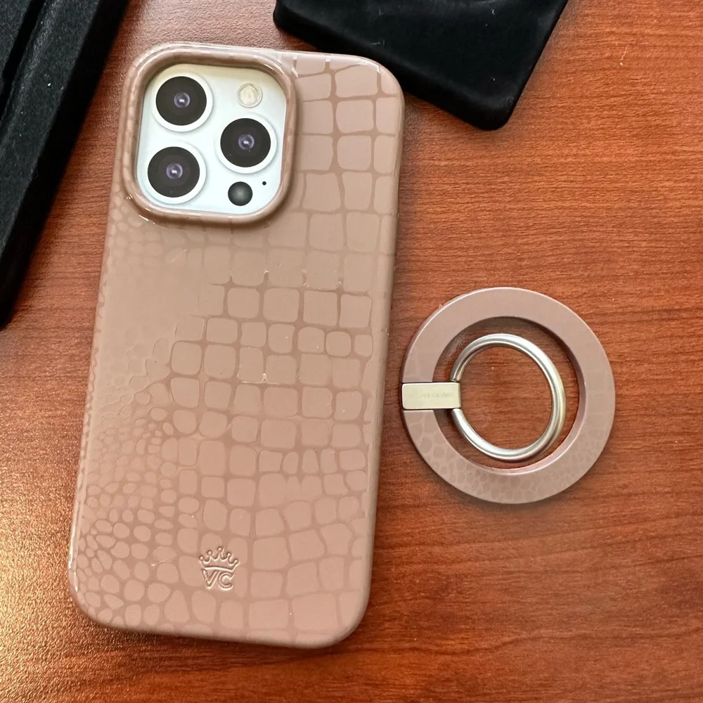Velvet Caviar iPhone 14 pro Case + MagSafe ring - Picture 4 of 5